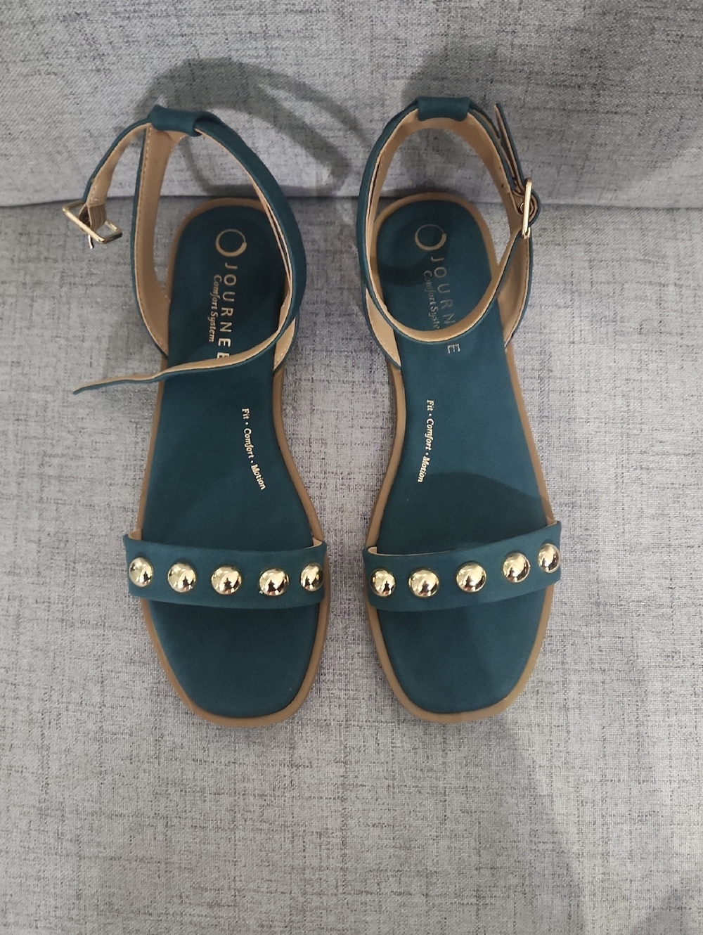 Journee Primrose Green And Gold Sandal